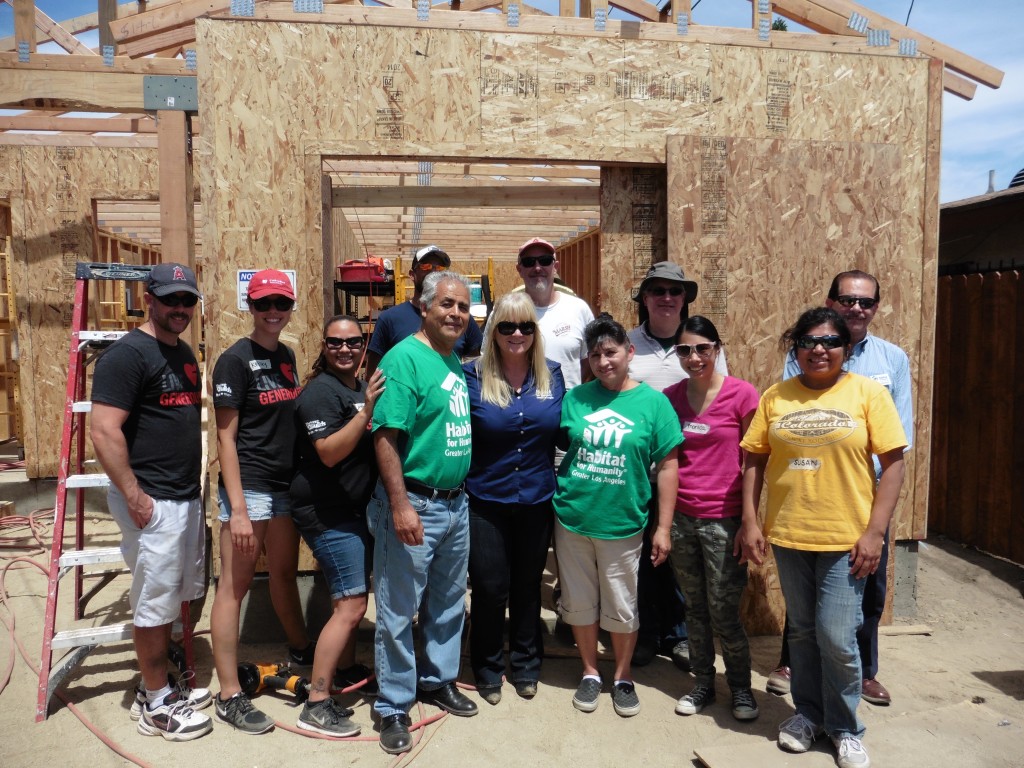 Ignatian Volunteer Jesse Coronado (second row, right) with a group of Volunteers and Habitat Partner the Gomez Family, on a build site.
